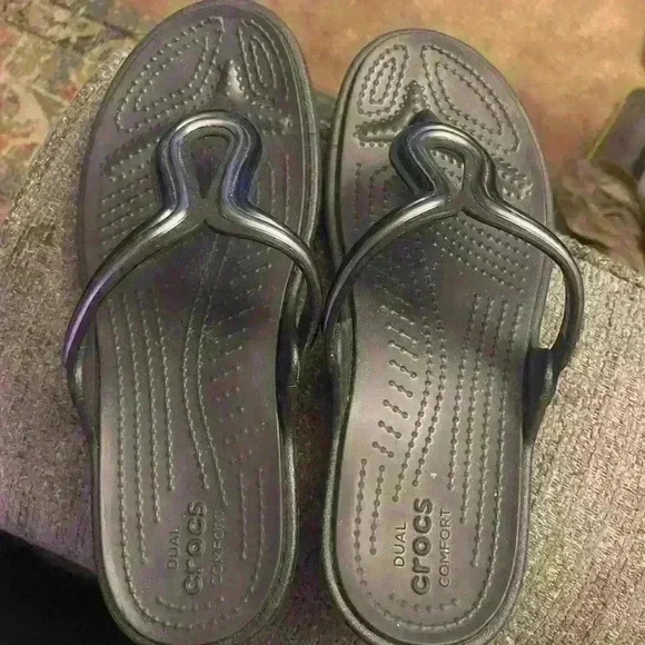 Crocs Sarnah metal sandals size 7M - Picture 2 of 4